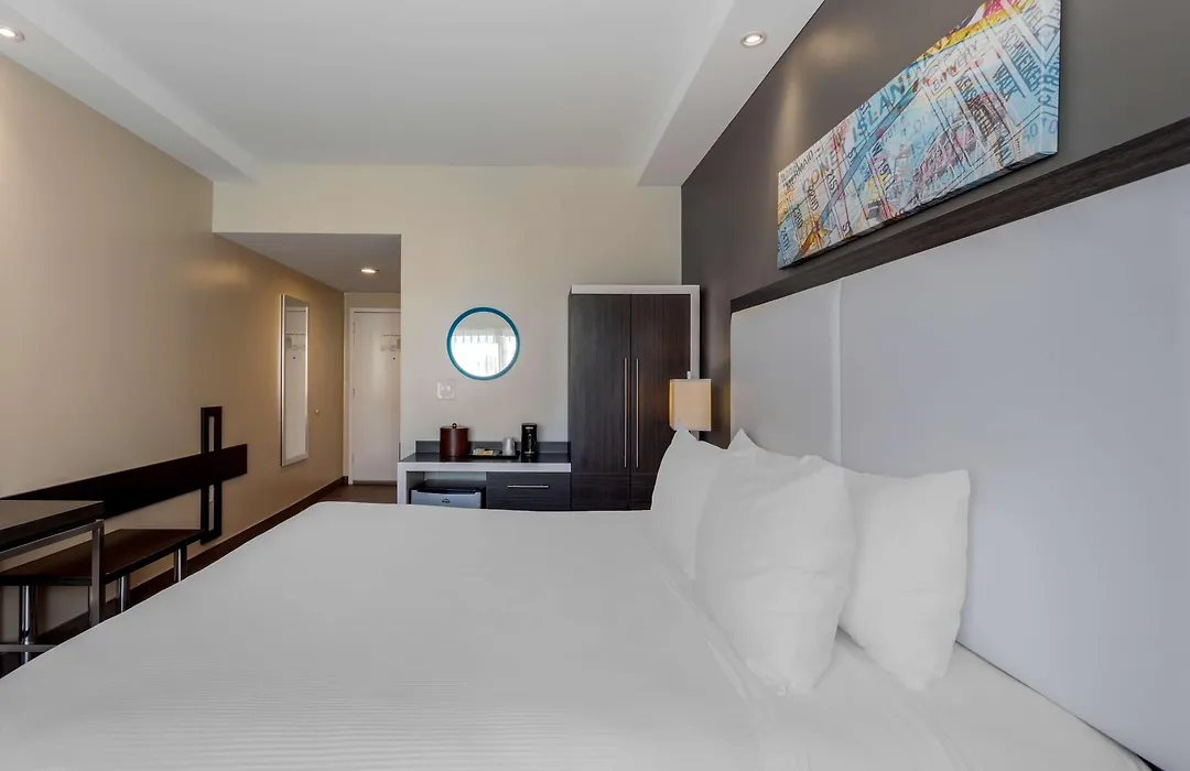 Best Western Plus Brooklyn Bay Hotel-1